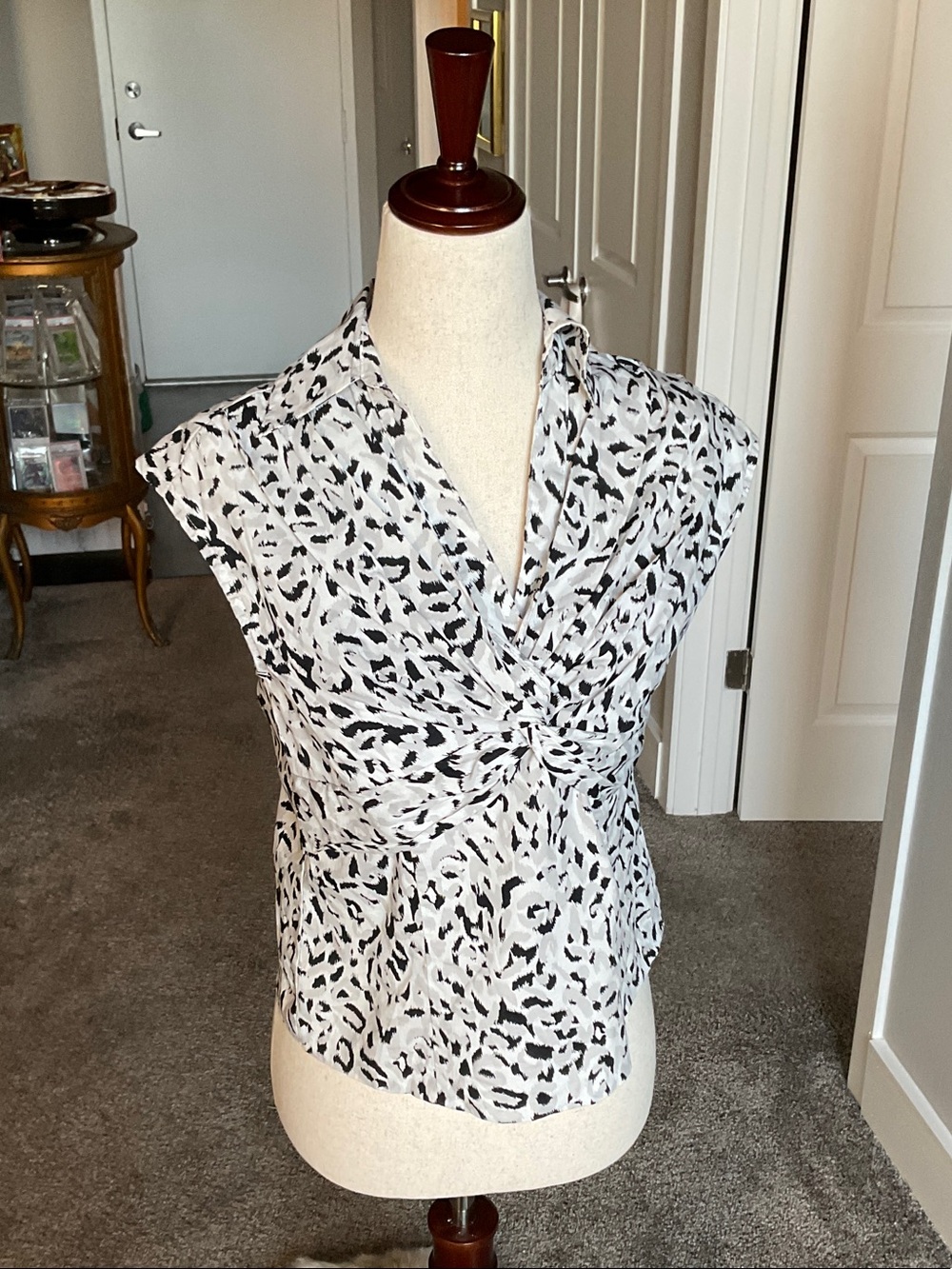 Alfani Black & White Twist-Front Sleeveless Blouse